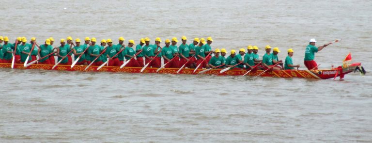 អុំទូក
